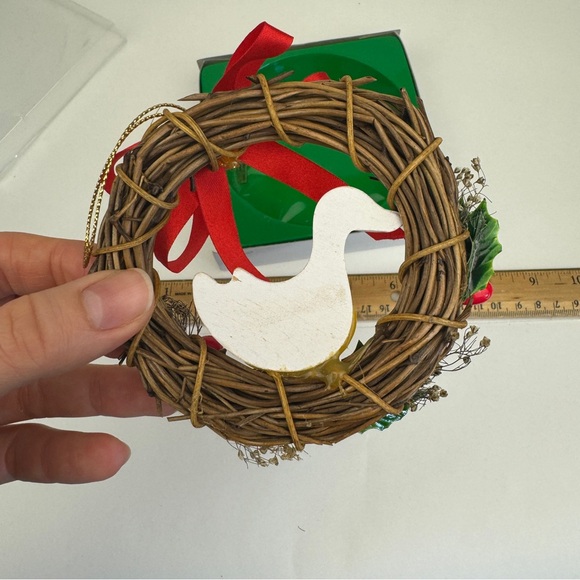 Vtg 1987 Small Wood Wreath Ornament Goose Holly Berries Winter Christmas Holiday - Picture 6 of 10
